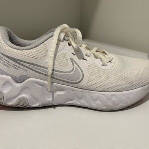 Nike Women's Athletic Shoes - White and Gray